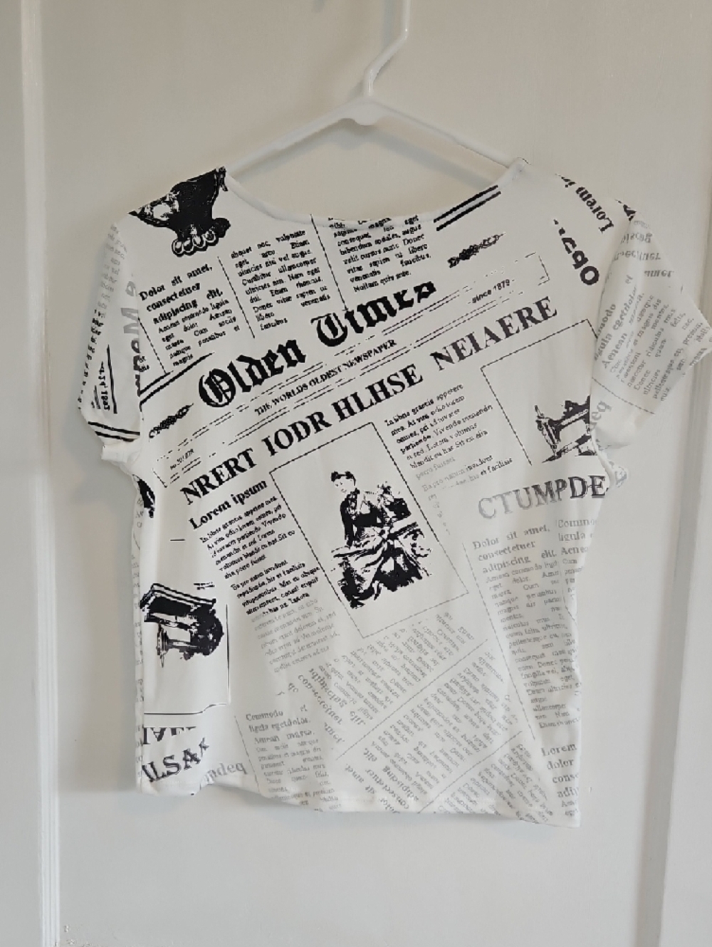 Just Polly White Newspaper Lorem Ipsum Print Short Sleeve Top - Picture 3 of 3